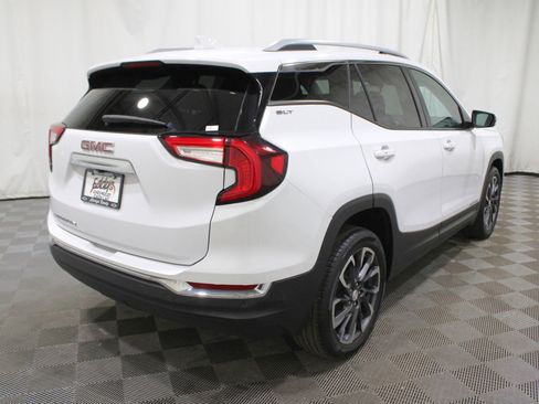 Used 2024 GMC Terrain SLT image 31