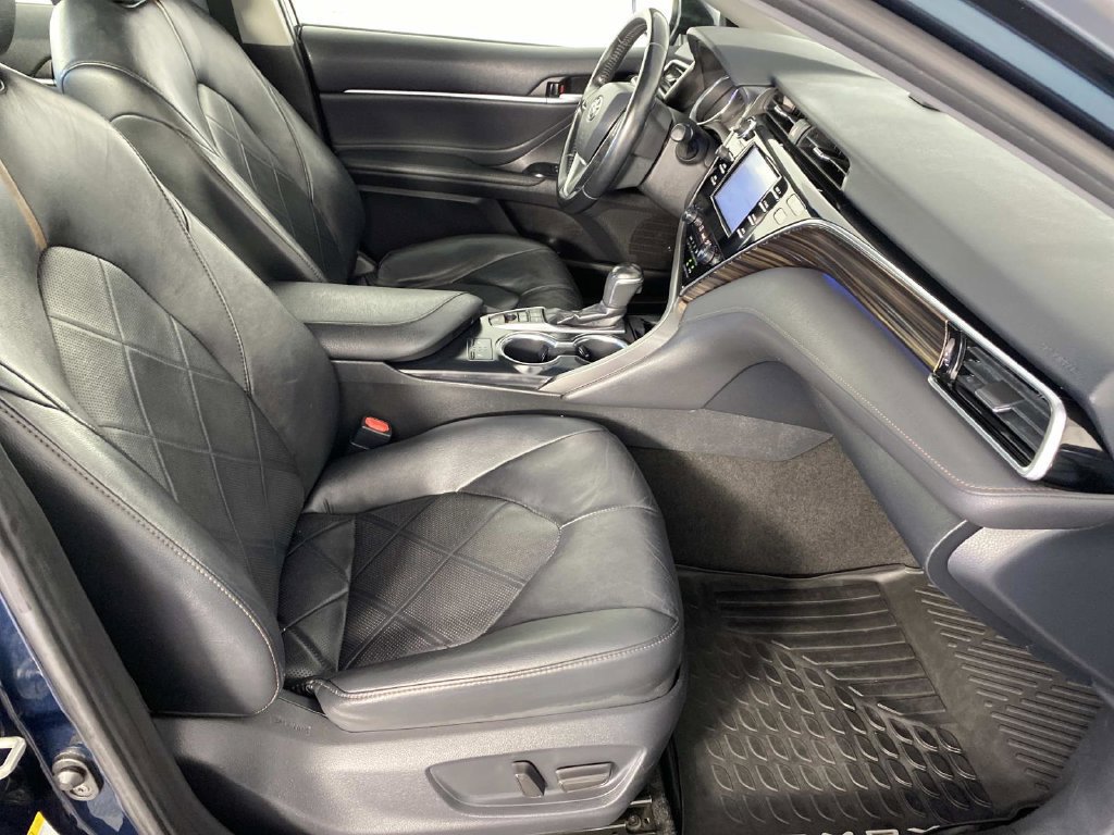 Used 2018 Toyota Camry XLE FWD image 11