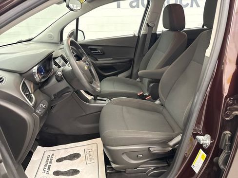 Used 2021 Chevrolet Trax LS FWD image 10