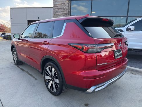 New 2026 Mitsubishi Outlander SE image 3