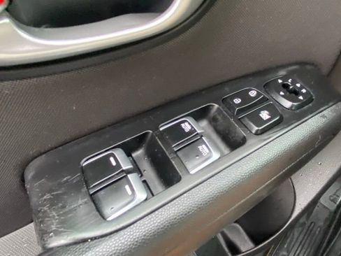 Used 2019 Kia Soul + FWD image 18