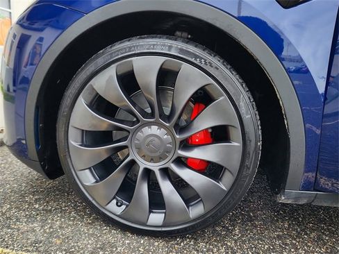 Used 2022 Tesla Model Y Performance image 9