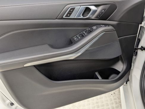 Used 2022 BMW X5 xDrive40i w/ M Sport Package image 12