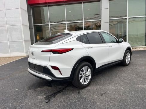 Used 2024 Buick Envista Preferred w/ Convenience II Package image 3