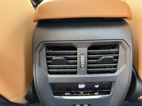 Used 2025 BMW M340i Sedan RWD image 40