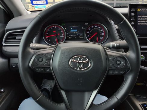 Used 2022 Toyota Camry XSE FWD image 11