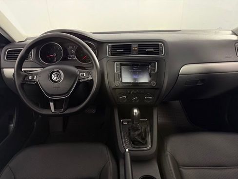 Used 2017 Volkswagen Jetta SE image 45