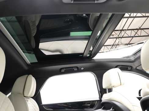 Used 2017 Bentley Bentayga AWD/4WD image 83