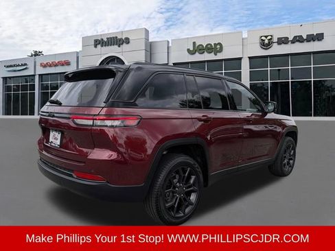 Certified 2025 Jeep Grand Cherokee Limited w/ Trailer Tow Package AWD/4WD image 3