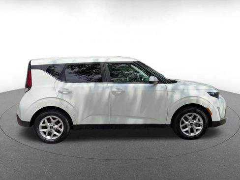 Used 2025 Kia Soul LX w/ LX Technology Package FWD image 16