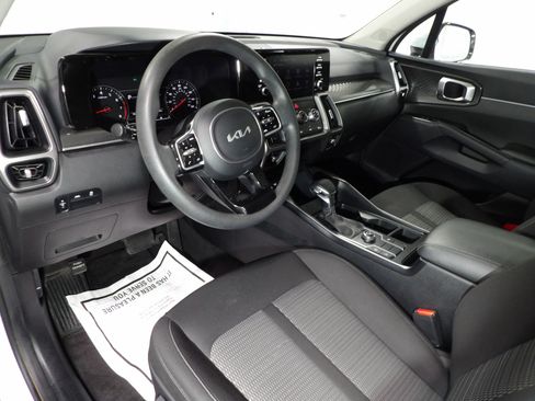 Used 2023 Kia Sorento LX FWD image 12