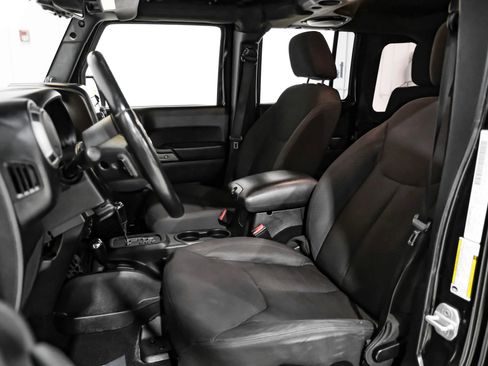 Used 2013 Jeep Wrangler Unlimited Sport image 29