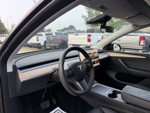 Used 2023 Tesla Model Y Long Range AWD/4WD image 6