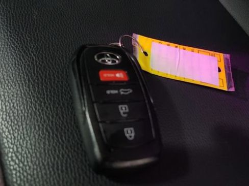 Used 2025 Toyota Camry SE w/ Convenience Package image 15