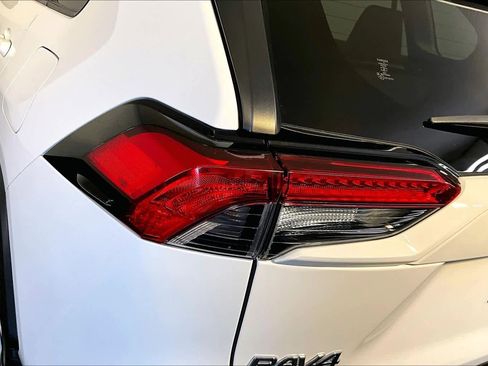 Used 2019 Toyota RAV4 XLE Premium AWD/4WD image 28