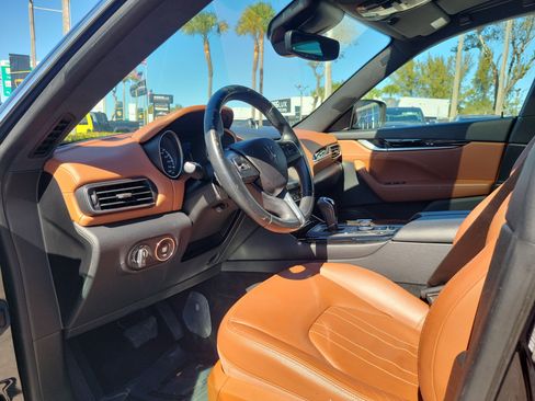 Used 2018 Maserati Levante image 9