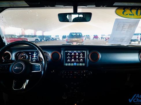 Used 2023 Jeep Gladiator Mojave w/ Cold Weather Group image 7