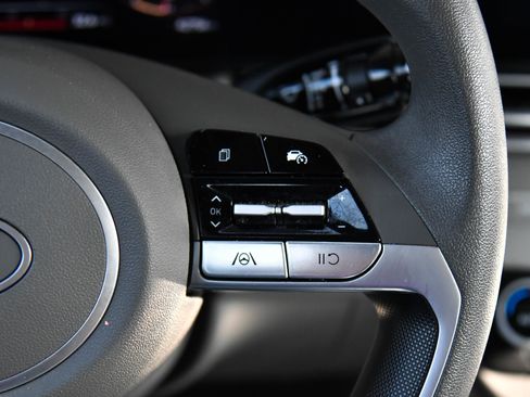 Used 2024 Hyundai Elantra SEL image 30