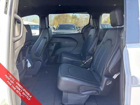 New 2026 Chrysler Pacifica Select image 4