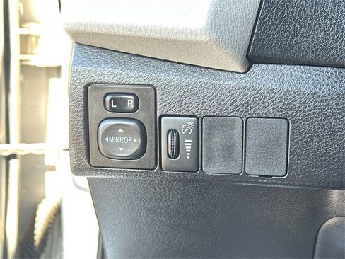 Used 2014 Toyota Corolla LE image 28