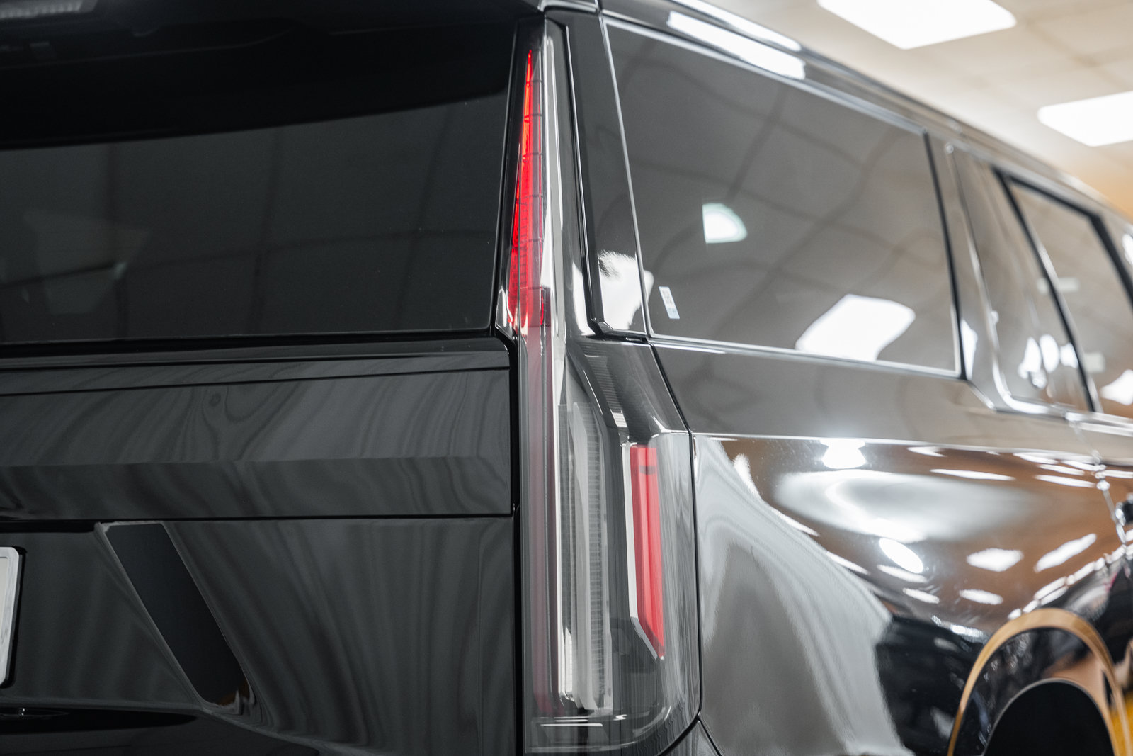 Used 2023 Cadillac Escalade ESV Sport w/ LPO, ONYX Package AWD/4WD image 6