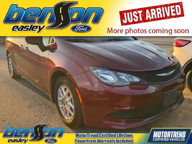 Used 2023 Chrysler Voyager LX FWD image 1