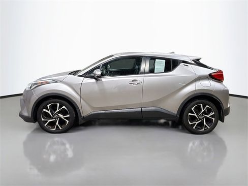 Used 2018 Toyota C-HR XLE image 10