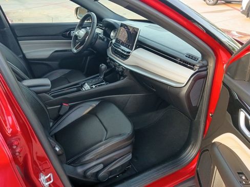 Used 2025 Jeep Compass Limited image 8