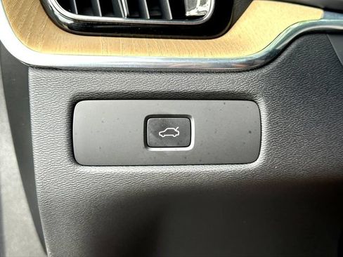 Used 2026 Volvo XC60 B5 Plus w/ Protection Package Premier AWD/4WD image 16