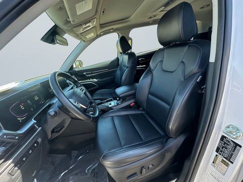 Used 2025 Kia Telluride S image 9