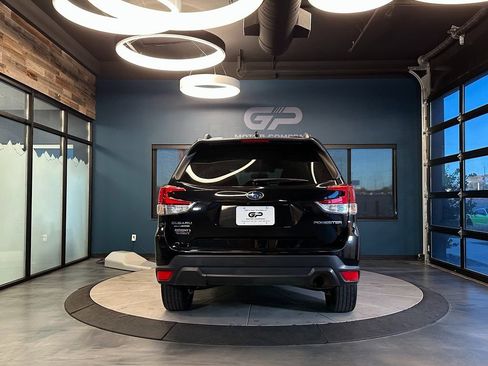 Used 2019 Subaru Forester Premium image 4