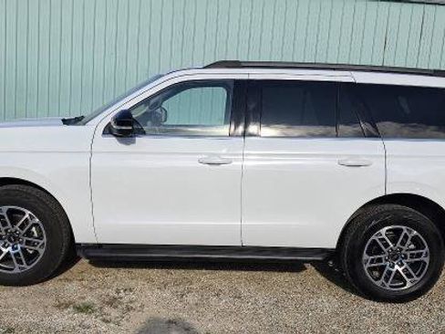 Certified 2025 Ford Expedition Active AWD/4WD image 4