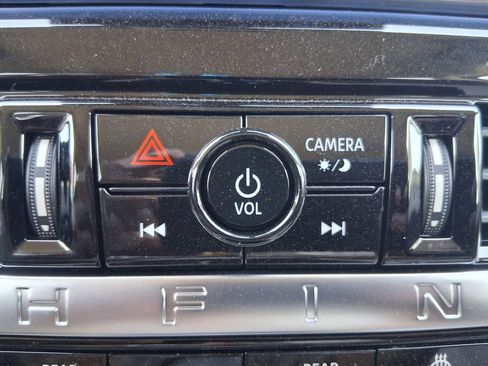 New 2026 Nissan Pathfinder SL AWD/4WD image 17