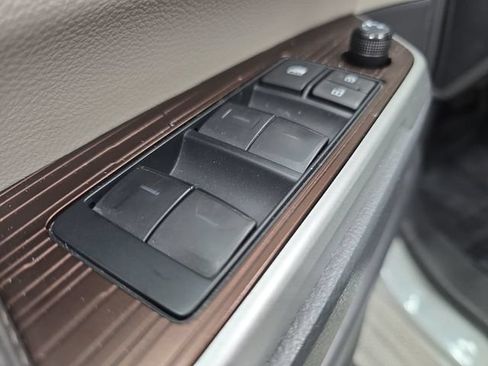 Used 2024 Toyota Sienna XLE FWD image 23