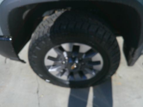 Used 2024 Chevrolet Silverado 2500 Custom w/ Custom Value Package image 16