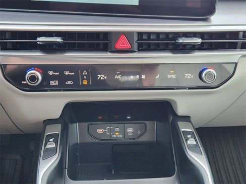 New 2026 Kia Sorento S w/ S Panoramic Sunroof Package FWD image 16