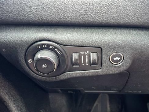 Used 2015 Chrysler 200 S w/ Comfort Group FWD image 28
