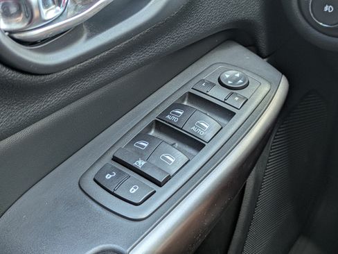Used 2019 Jeep Cherokee Latitude Plus FWD image 23