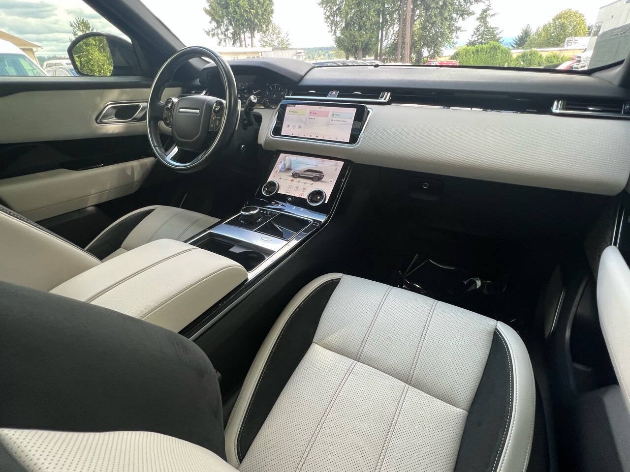 Used 2019 Land Rover Range Rover Velar R-Dynamic SE AWD/4WD image 25