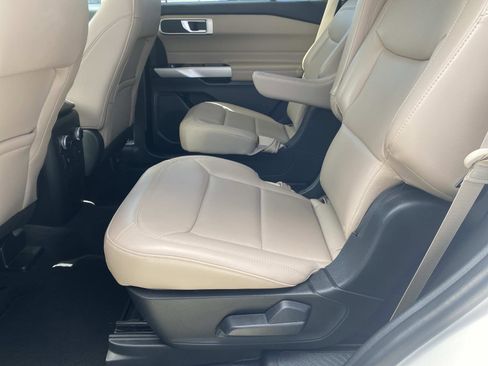 Used 2022 Ford Explorer XLT w/ Equipment Group 202A image 14