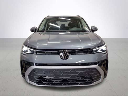 New 2025 Volkswagen Taos SE image 3