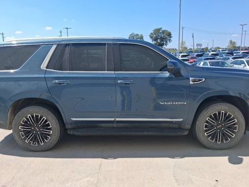 Used 2025 GMC Yukon Elevation w/ Elevation Premium Package AWD/4WD image 2