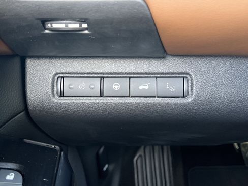 New 2026 Nissan Pathfinder Platinum FWD image 15
