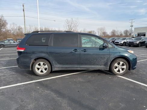 Used 2011 Toyota Sienna LE image 7