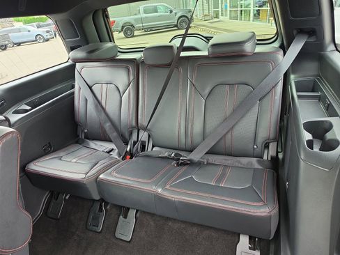 Used 2023 Ford Expedition Limited AWD/4WD image 18