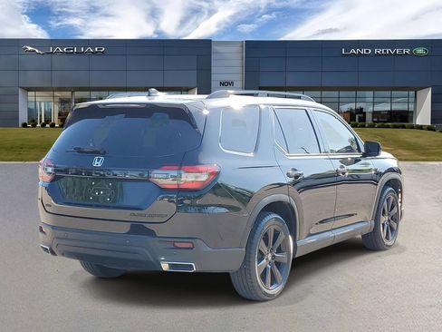 Used 2025 Honda Pilot Black Edition image 3