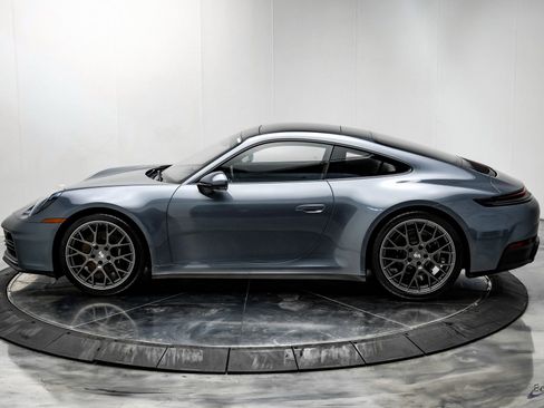 Used 2025 Porsche 911 Carrera image 9