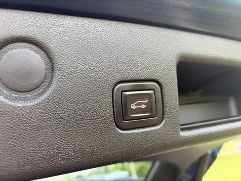Used 2022 Chevrolet Equinox LT w/ Driver Convenience Package FWD image 35