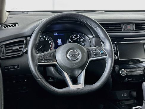 Used 2019 Nissan Rogue SV w/ Premium Package FWD image 18
