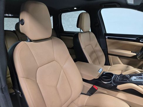 Used 2018 Porsche Cayenne Base image 55